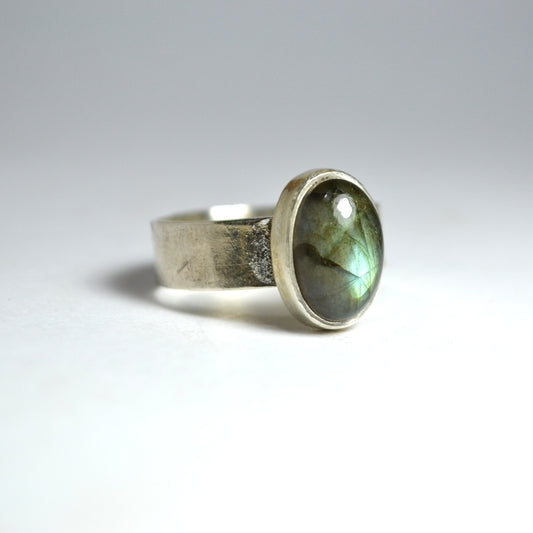 Anillo de Labradorita Martillado